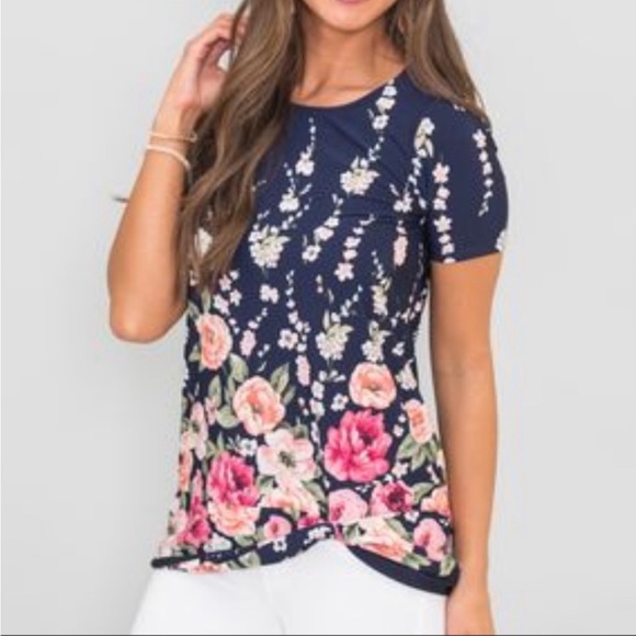 ✨Host Pick✨Pink Lily Floral Top - Picture 2 of 9